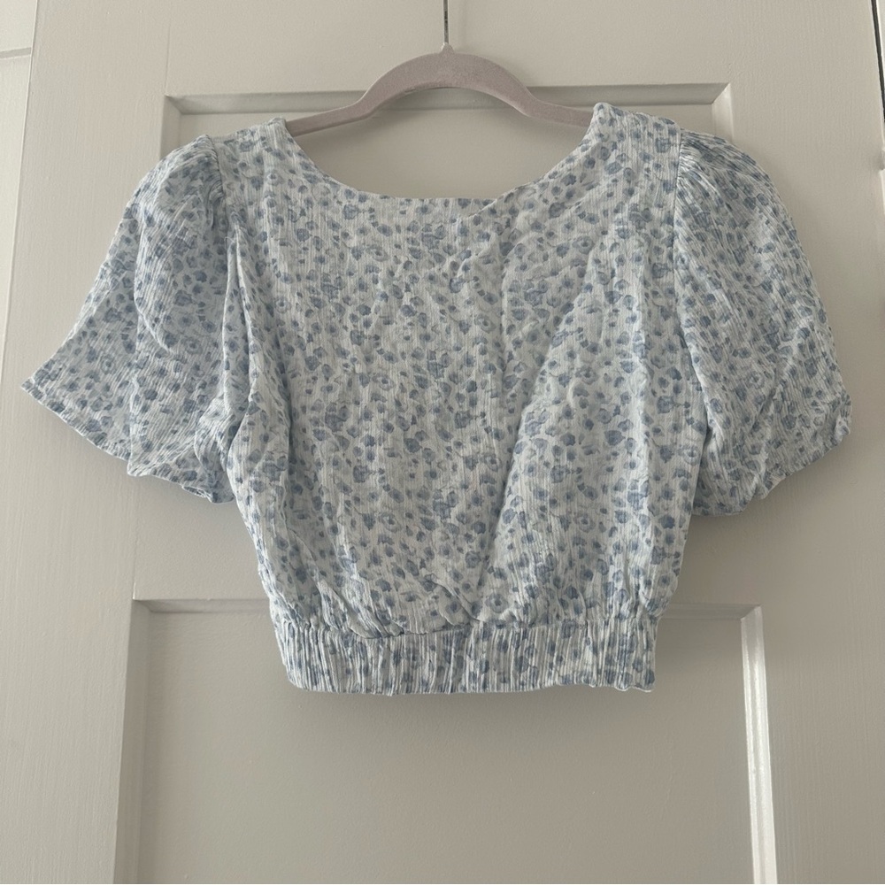 Abercrombie & Fitch Floral Knot-Front Flutter Sleeve Crop Top XS EUC - Picture 9 of 12
